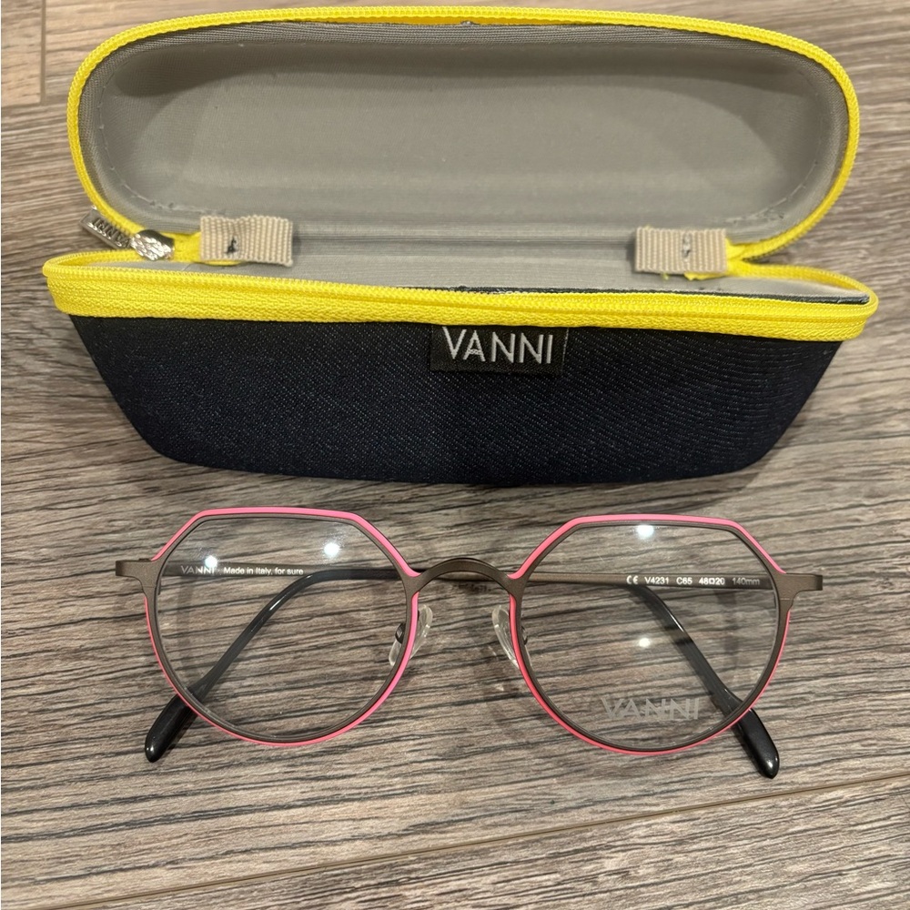 VANNI Women's Glasses in Pink and Black